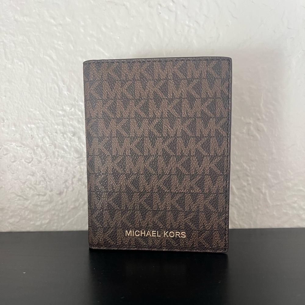 ✨NWOT - Michael Kors Bedford Travel Passport Leather Wallet Holder✨ - Picture 3 of 9